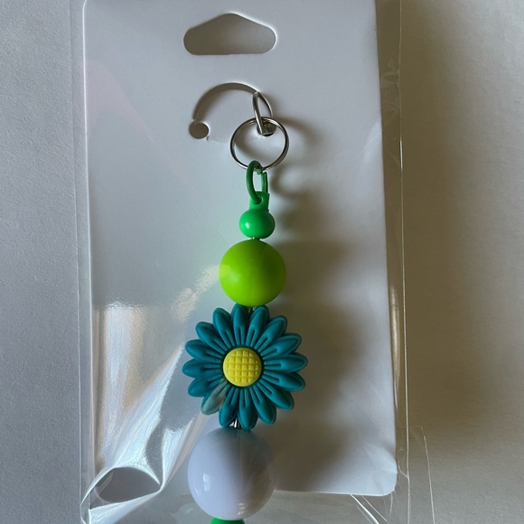 Handcrafted Colorful Flower Keychain - Picture 5 of 5